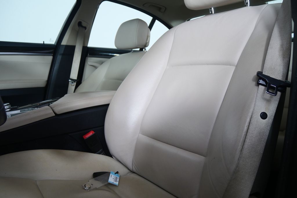 Thumbnail: 2013 BMW 5 Series - 11