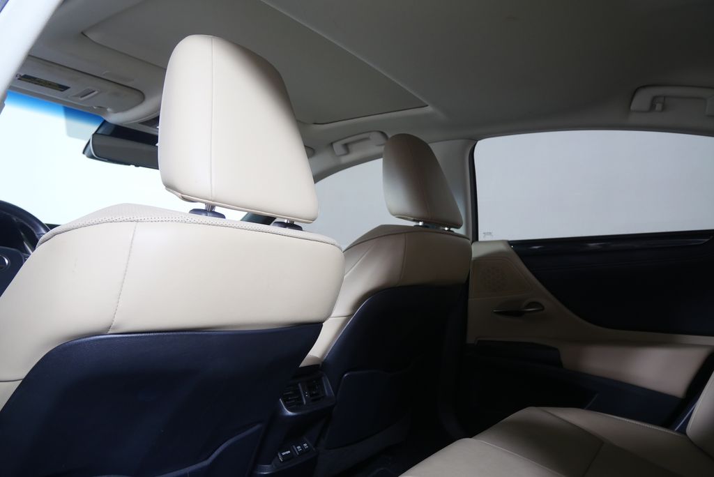 Thumbnail: 2019 Lexus ES - 15