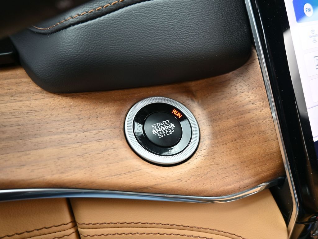 New 2025 Bright White Clearcoat Jeep Summit image 31