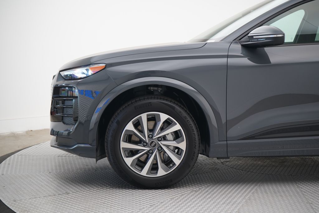 Thumbnail: 2027 Audi Q6 e-tron - 2