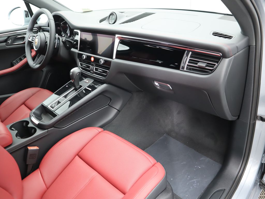 Thumbnail: 2024 Porsche Macan - 21