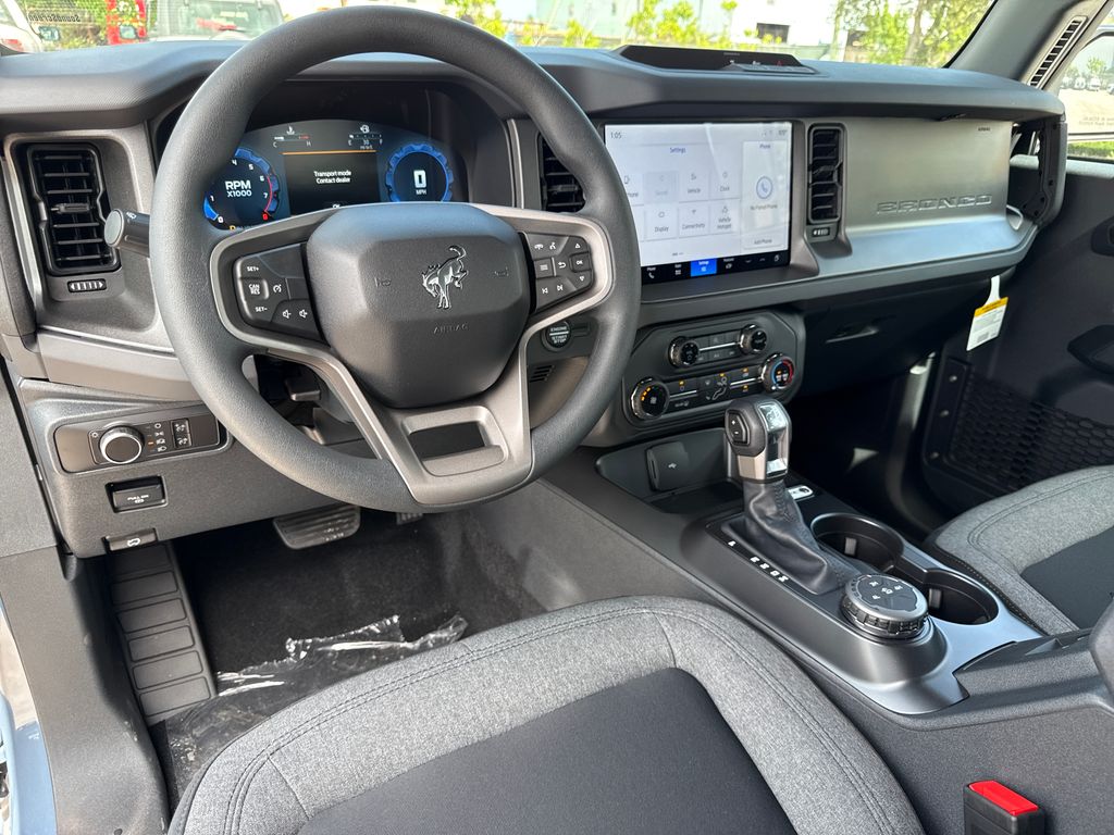 2025 Ford Bronco Base photo 4