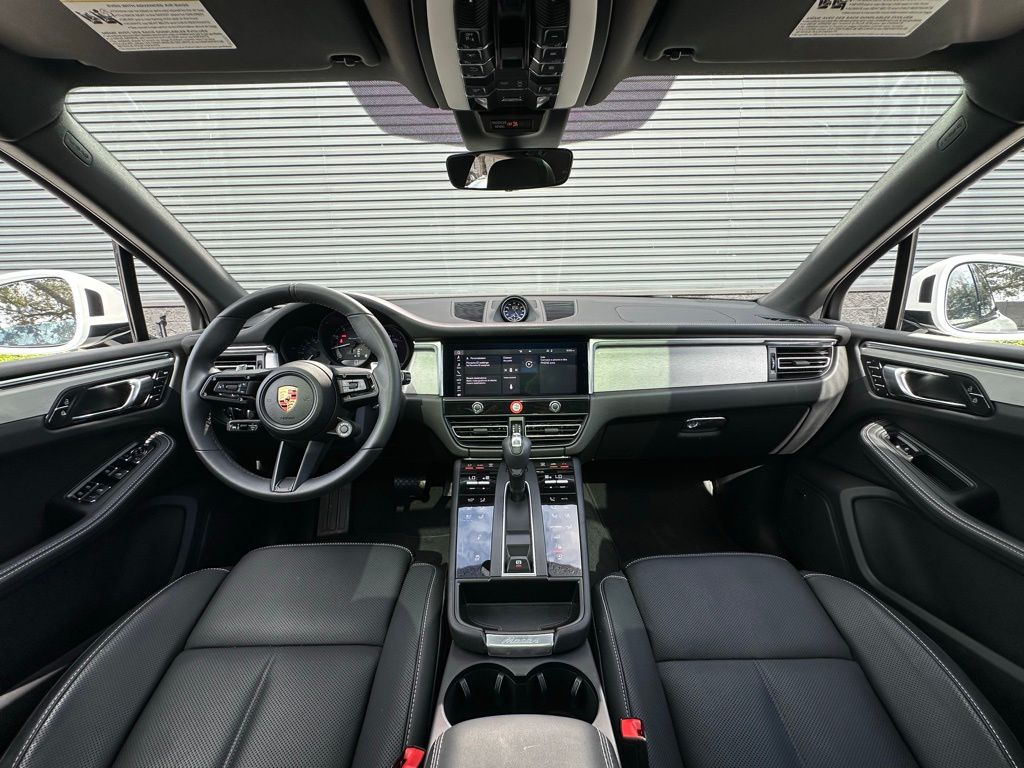 Thumbnail: 2025 Porsche Macan - 6