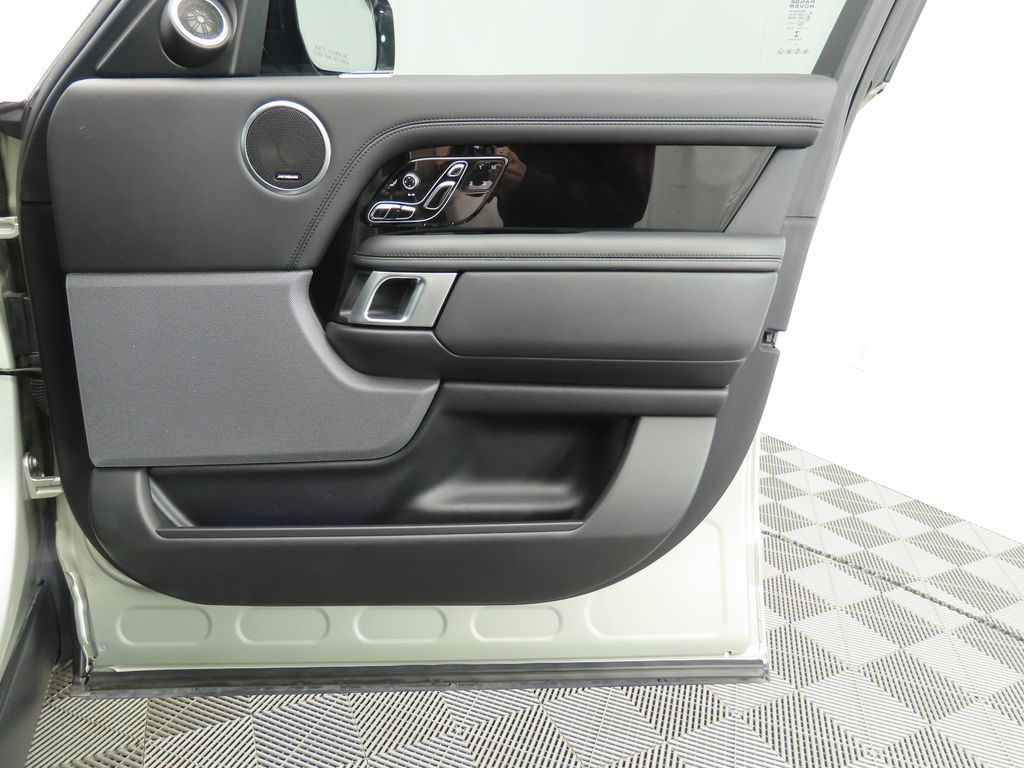 Thumbnail: 2021 Land Rover Range Rover - 26