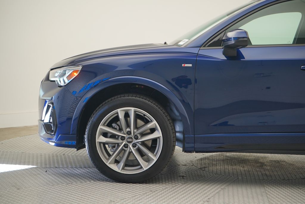 Thumbnail: 2023 Audi Q3 - 2