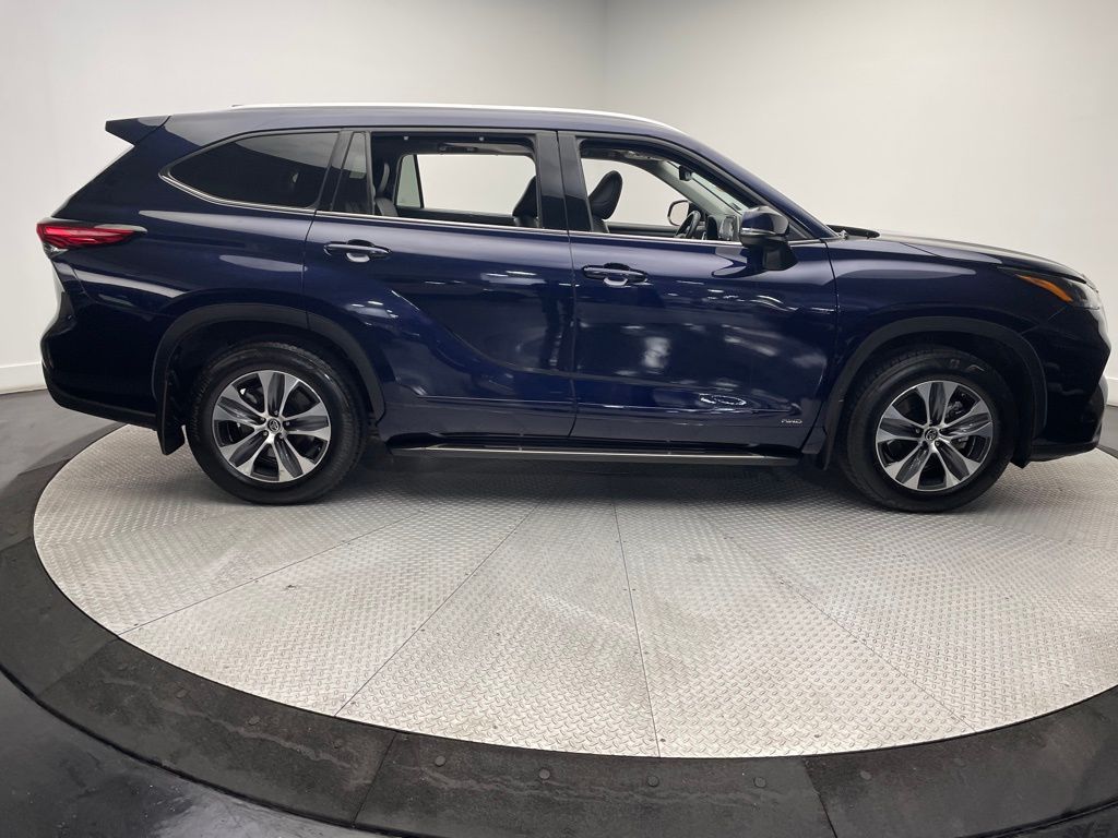 2022 Toyota Highlander XLE 4