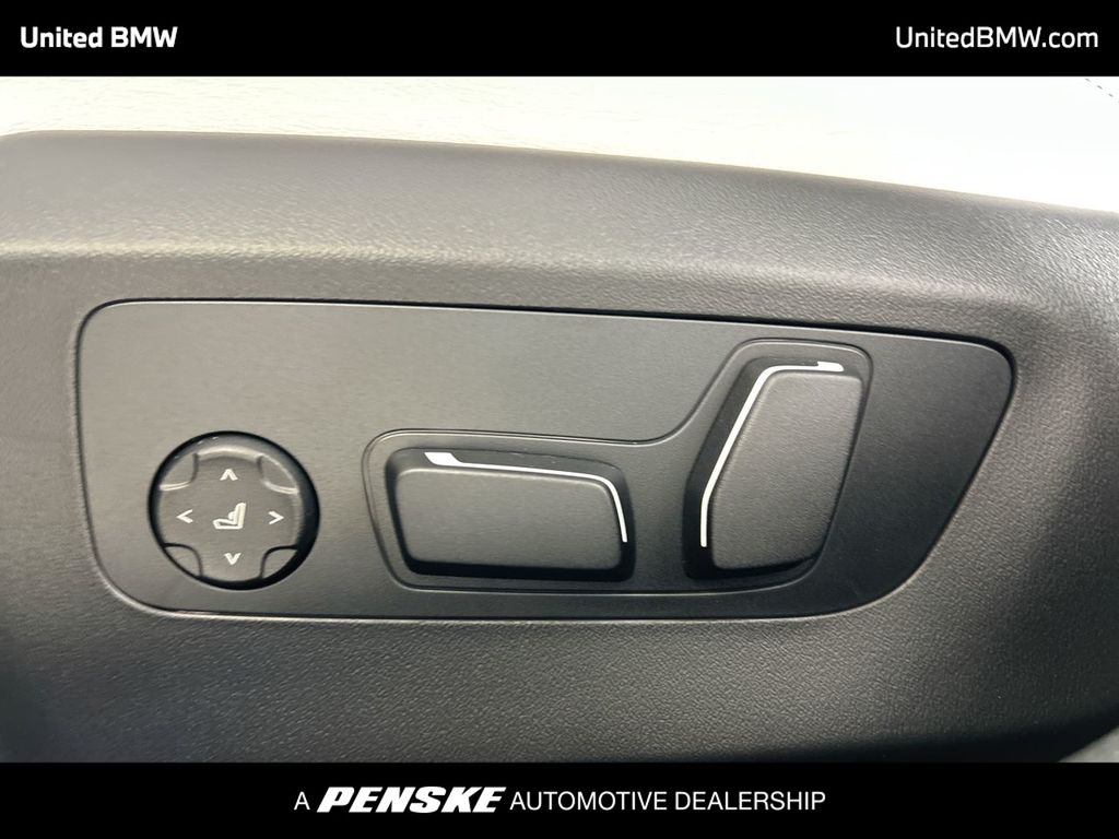 Thumbnail: 2026 BMW M5 - 12