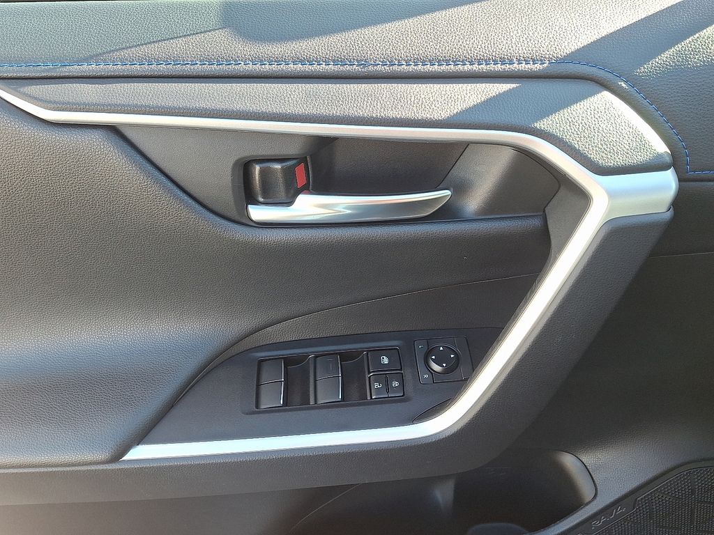 Thumbnail: 2021 Toyota RAV4 - 12