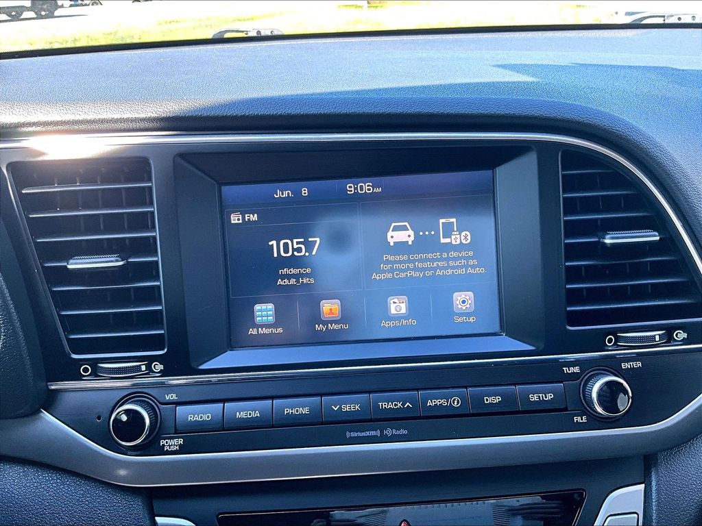 2018 Hyundai Elantra — photo 19