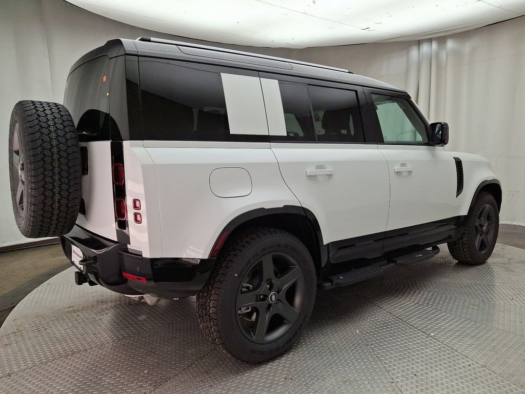 2025 Land Rover Defender 110 3