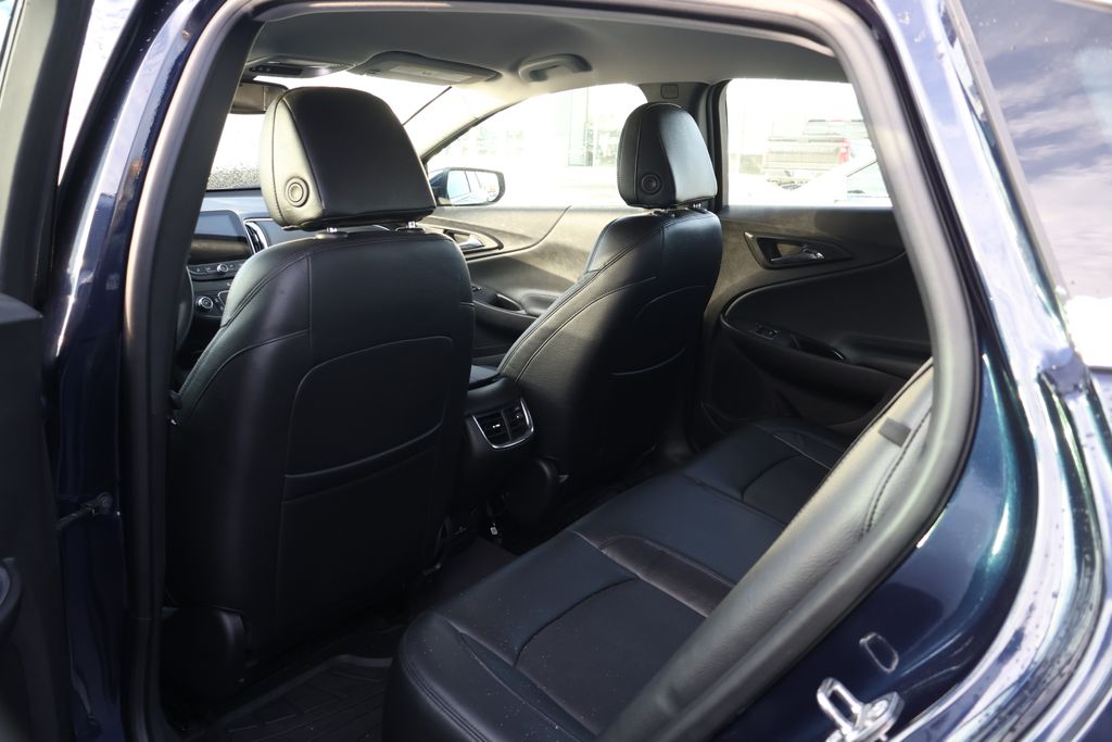 Thumbnail: 2017 Chevrolet Malibu - 30