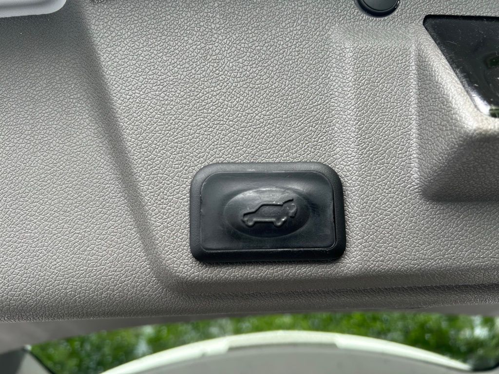 2014 Chevrolet Traverse LTZ 23