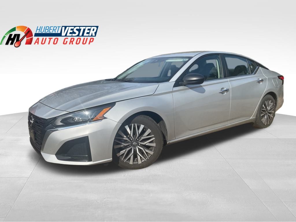 2024 Nissan Altima SV's photo