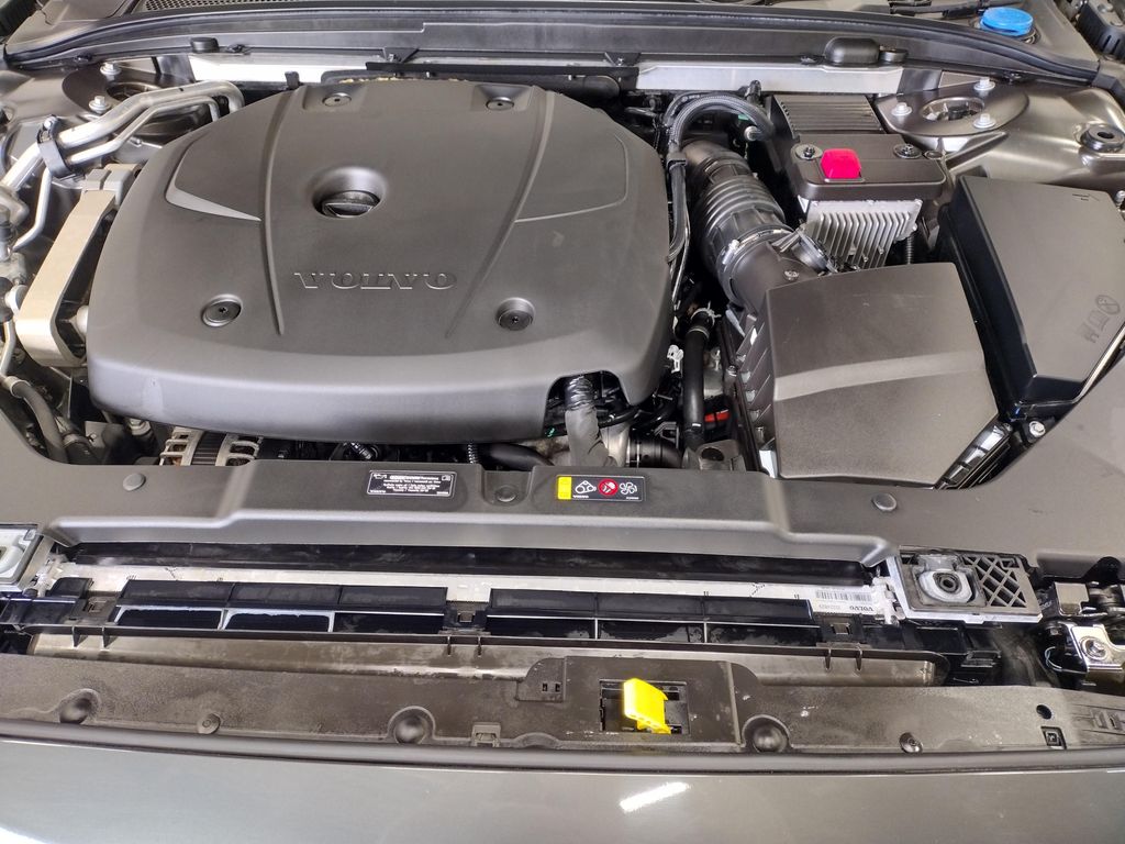 2021 Volvo S60 T6 Momentum