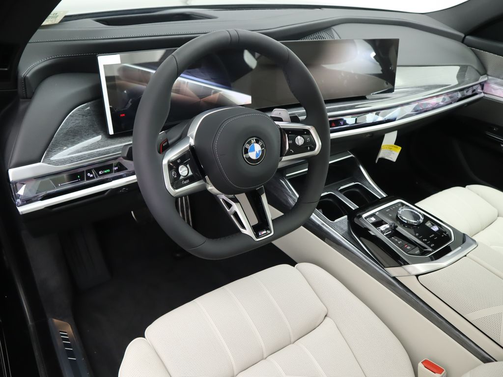 Thumbnail: 2025 BMW 7 Series - 9