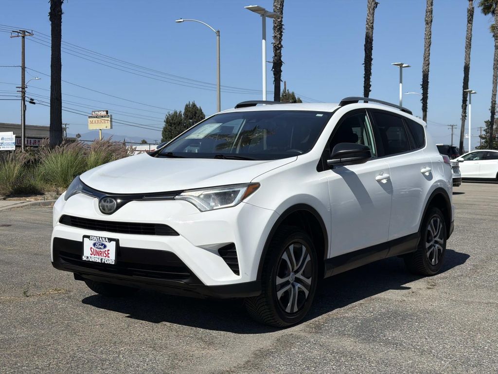 Super White 2018 Toyota RAV4 LE SUV / Crossover Front-Wheel Drive 6-Speed Automatic