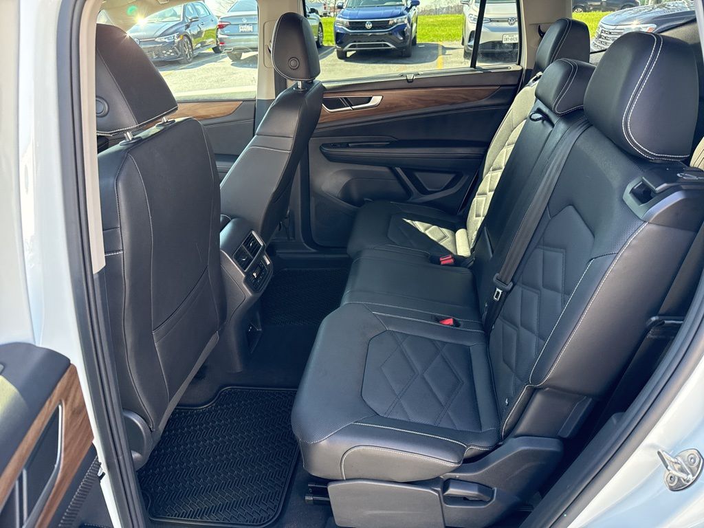 2025 Volkswagen Atlas 2.0T SE w/Technology White at Subaru and VW of Moon Township
