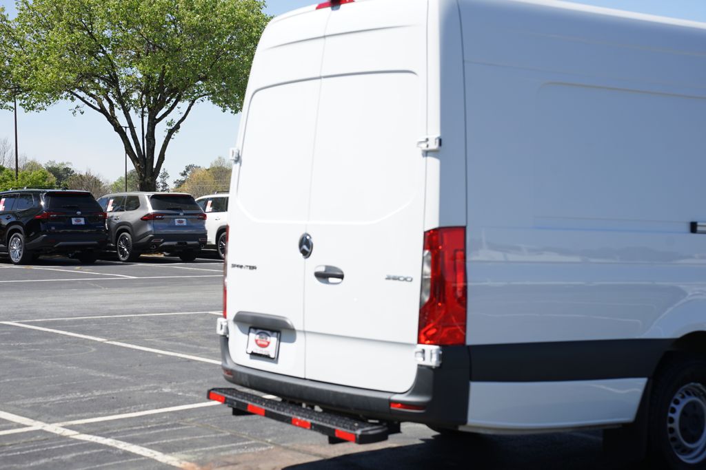 Thumbnail: 2024 Mercedes-Benz Sprinter - 9