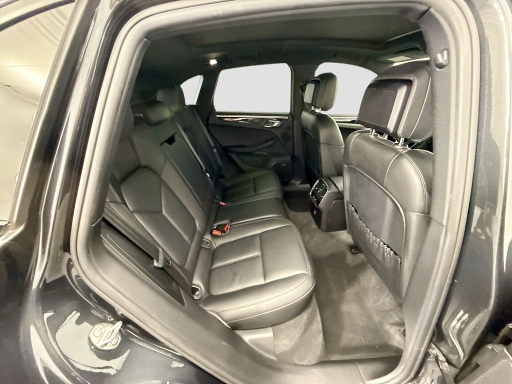 Thumbnail: 2017 Porsche Macan - 20