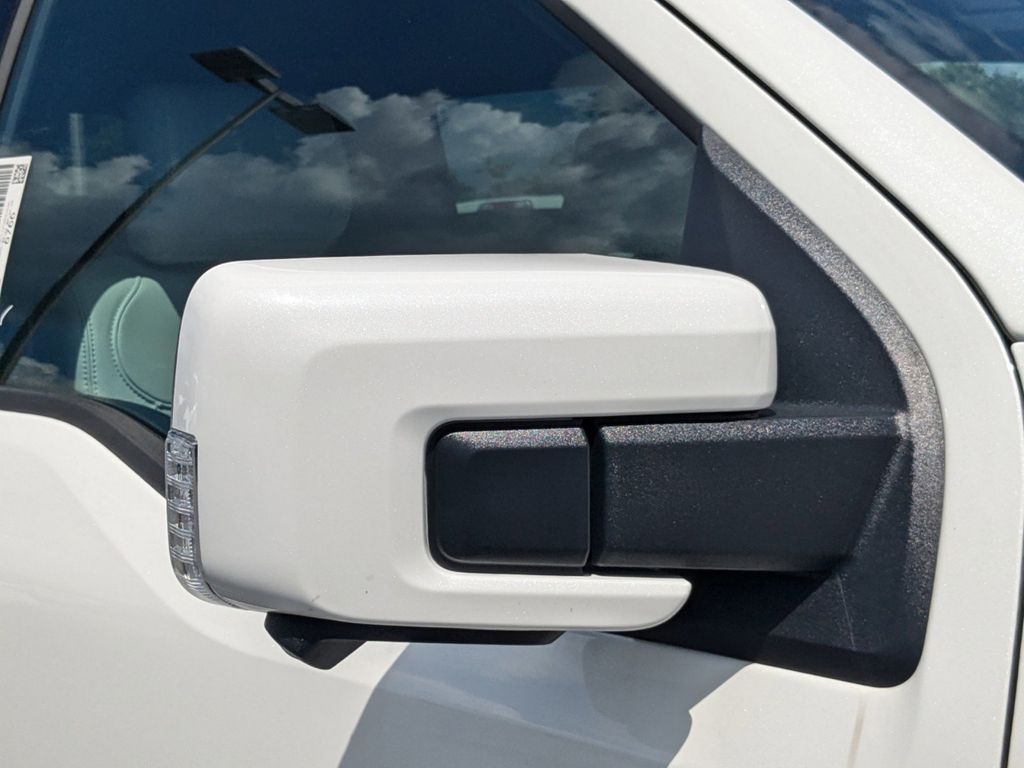 2025 Ford F-150 Lightning Platinum