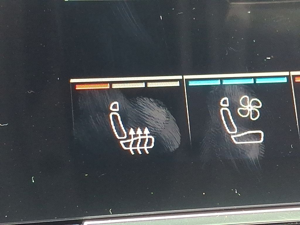 Thumbnail: 2022 Audi S8 - 24