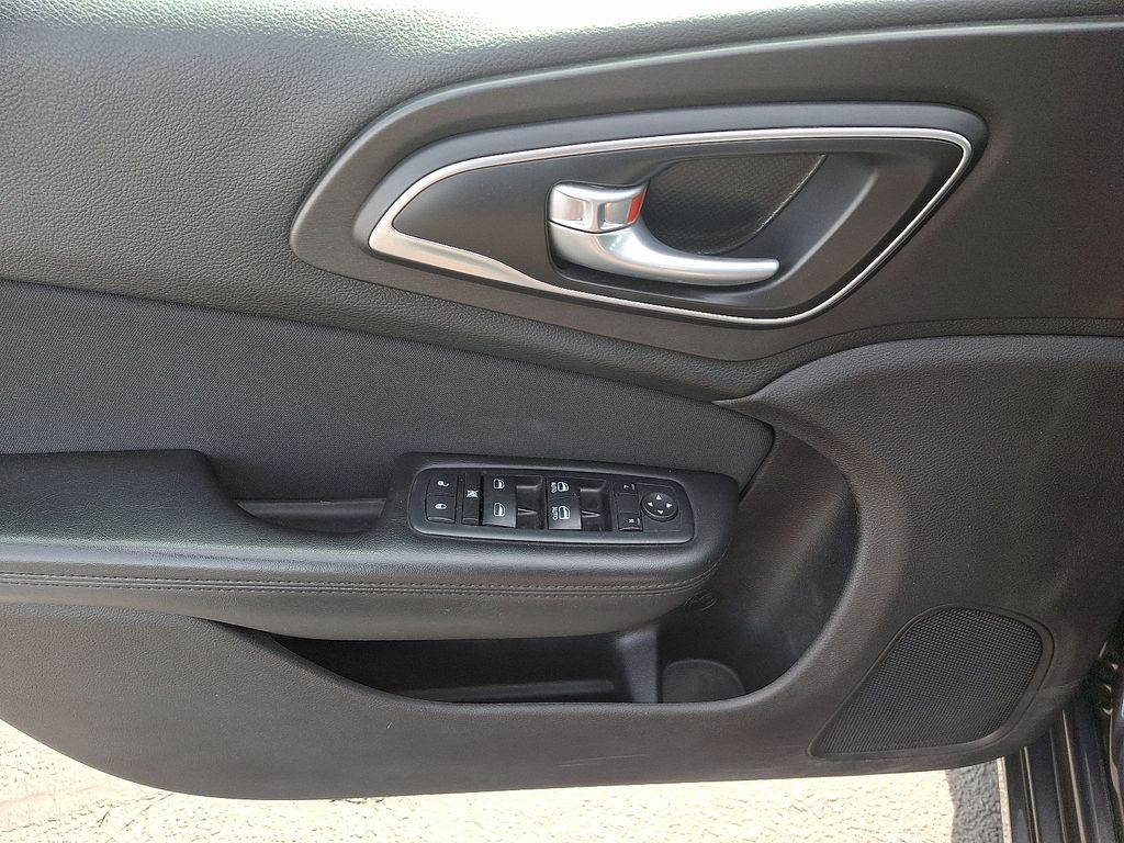 2015 Chrysler 200 Limited 12