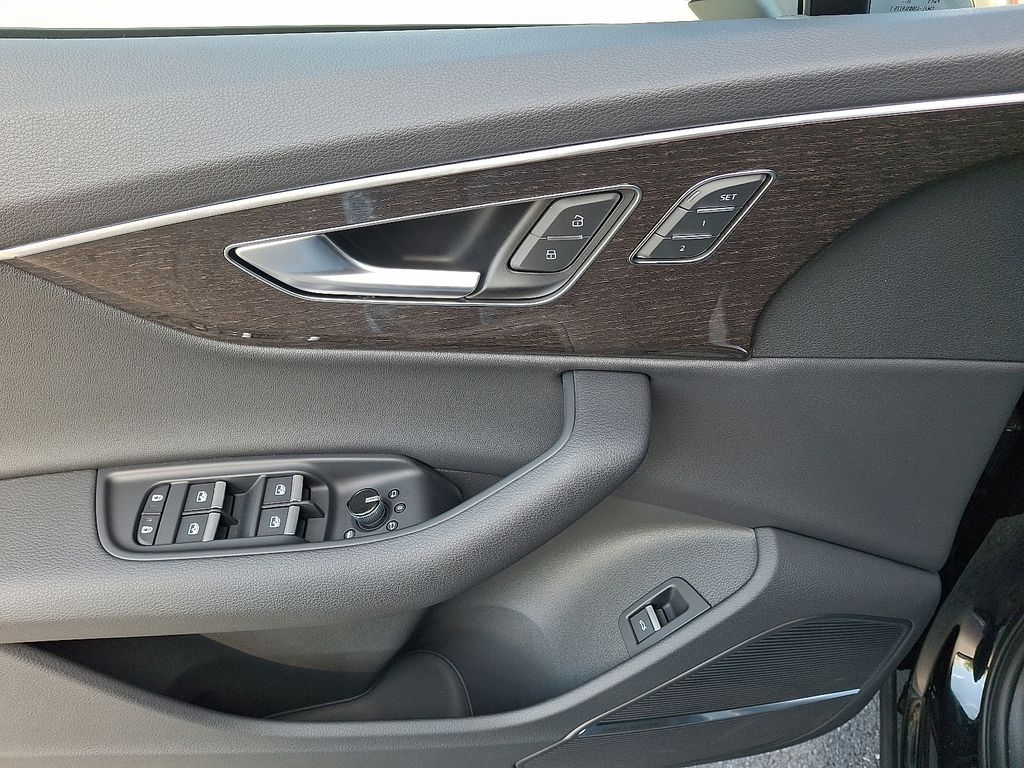 Thumbnail: 2026 Audi Q7 - 9