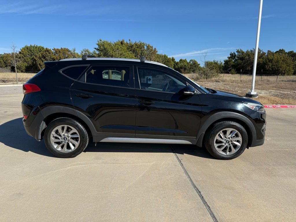 Thumbnail: 2017 Hyundai Tucson - 4