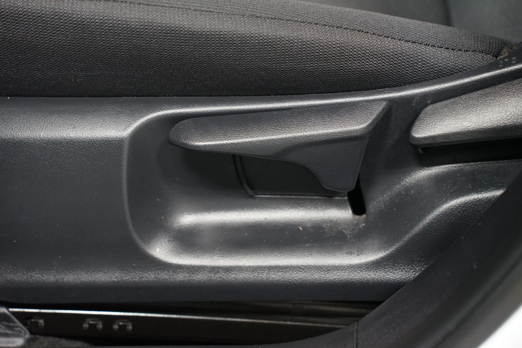 Thumbnail: 2025 Toyota Corolla - 30