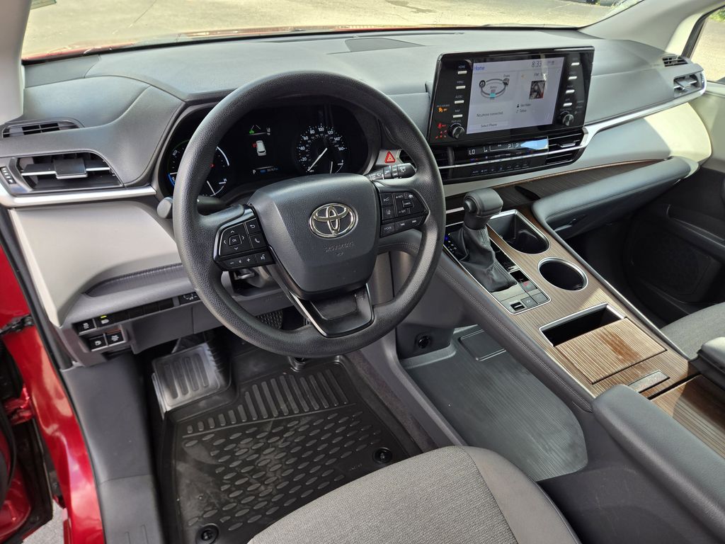 2024 Toyota Sienna LE - 11