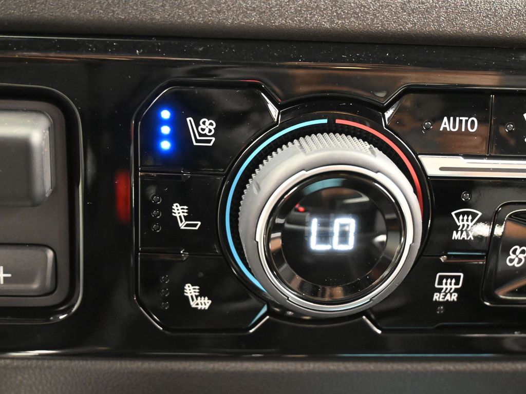 Used 2025 Black Chevrolet High Country image 28