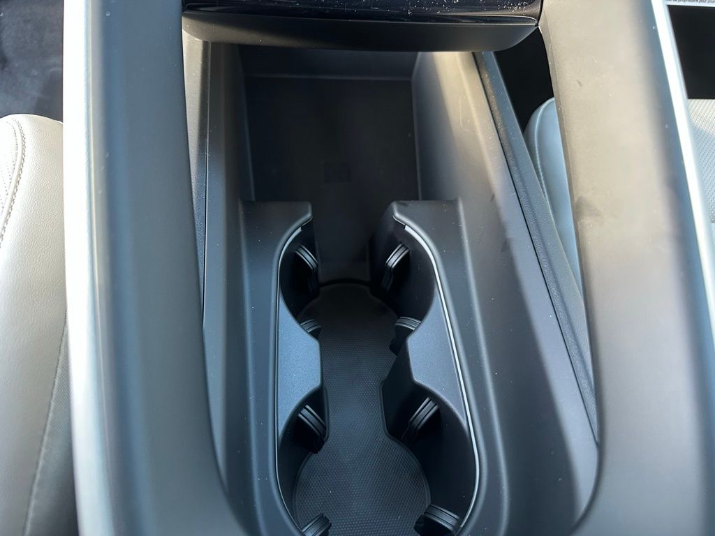 2024 Porsche Macan T 20