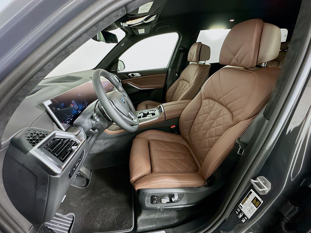 Thumbnail: 2026 BMW X7 - 16
