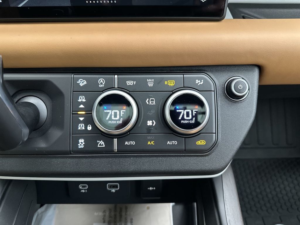 Thumbnail: 2024 Land Rover Defender - 18