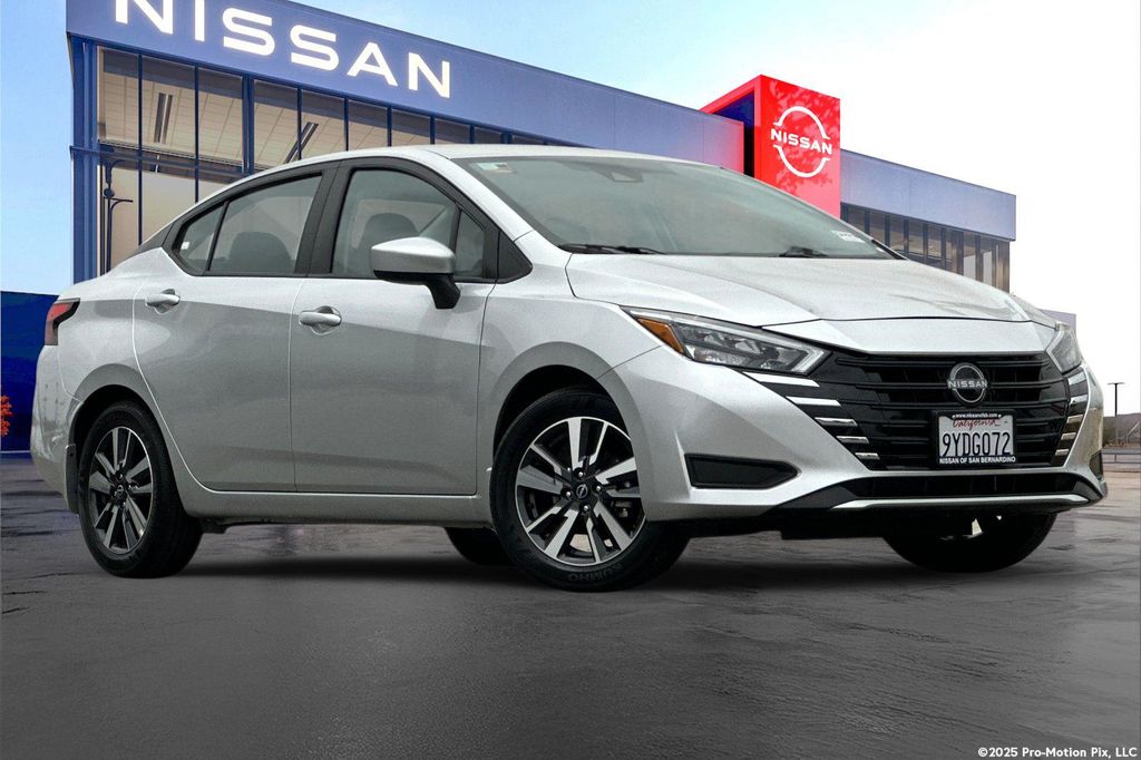 Brilliant Silver Metallic 2025 Nissan Versa Sedan Front-Wheel Drive Continuously Variable Transmission