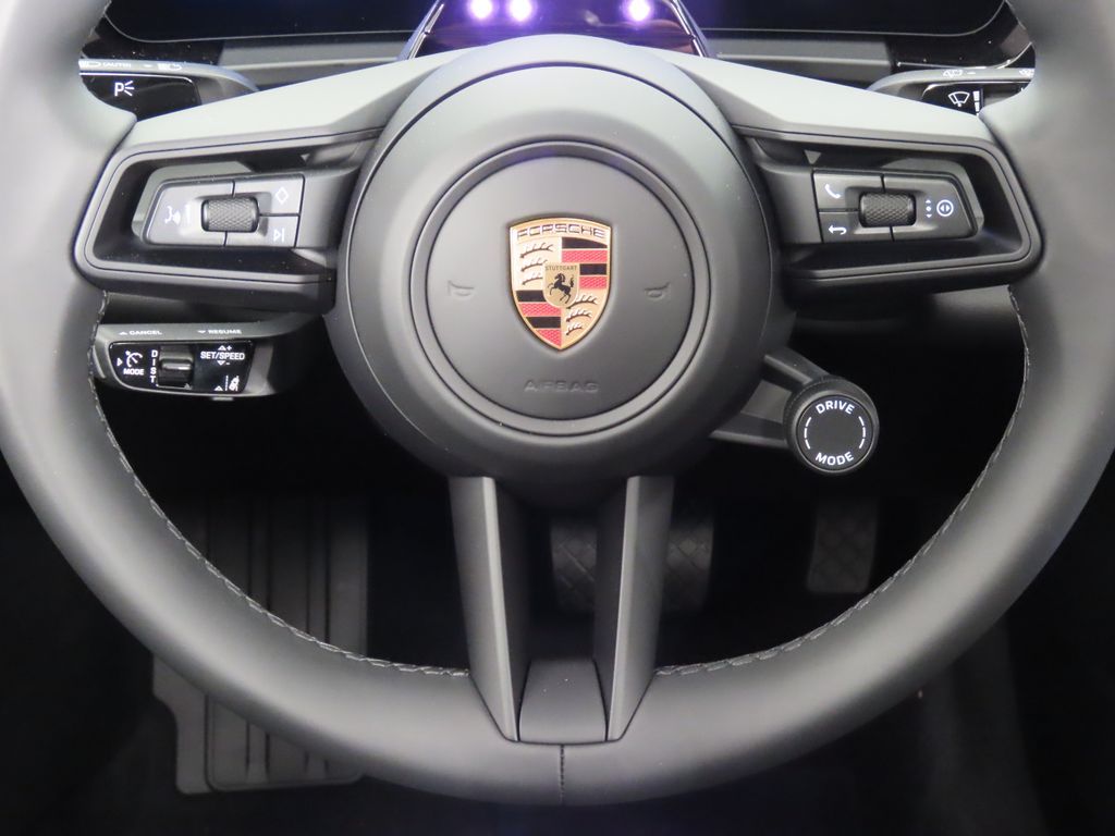 Thumbnail: 2026 Porsche Macan - 20