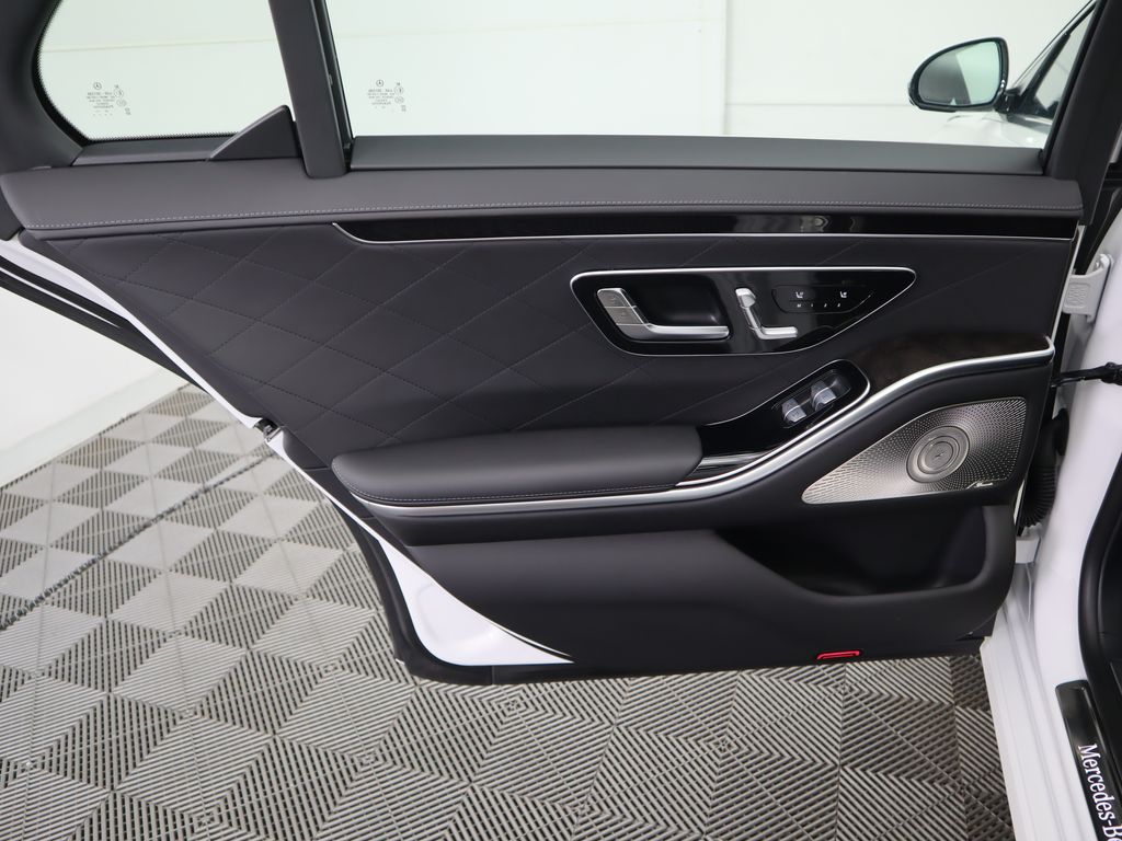 Thumbnail: 2025 Mercedes-Benz S-Class - 28