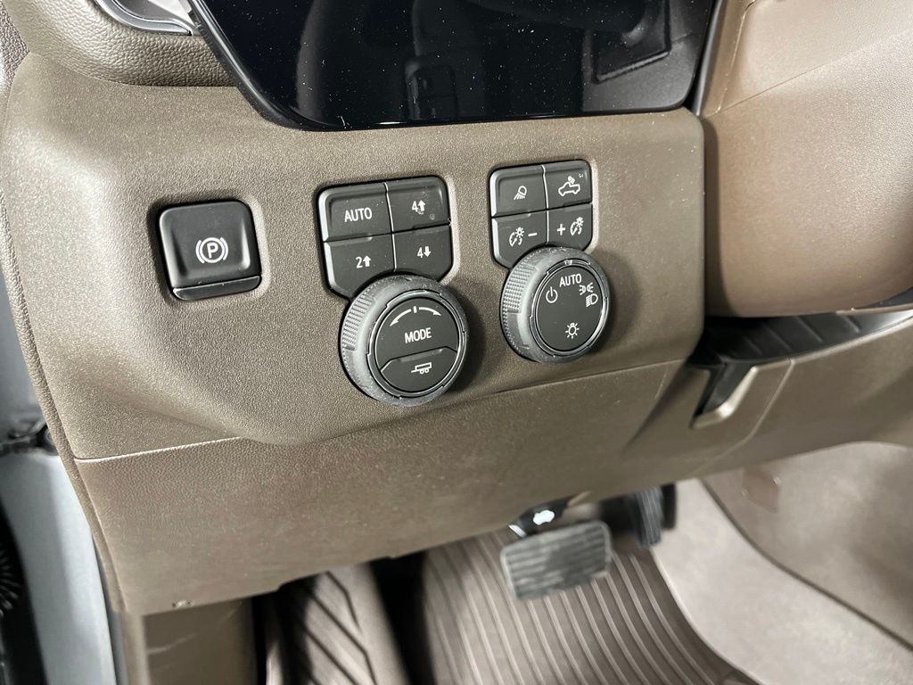 Thumbnail: 2026 Chevrolet Silverado 1500 - 31