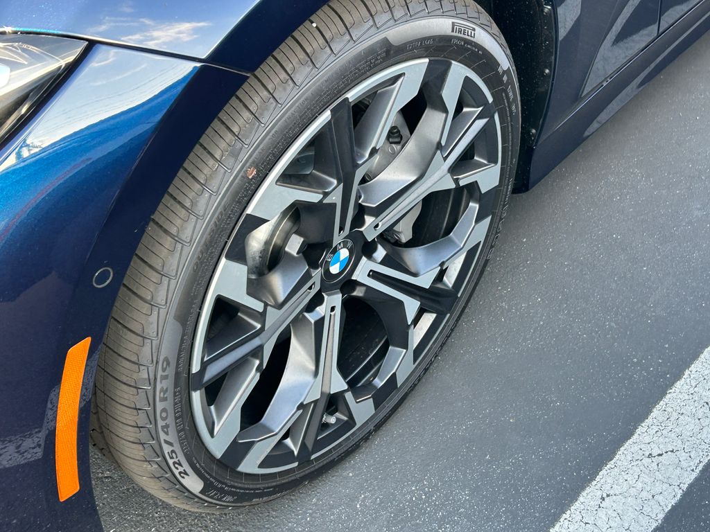 Thumbnail: 2025 BMW 3 Series - 3