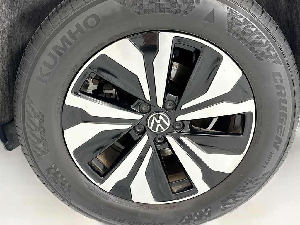 Used 2024 White Volkswagen 2.0T SE image 29