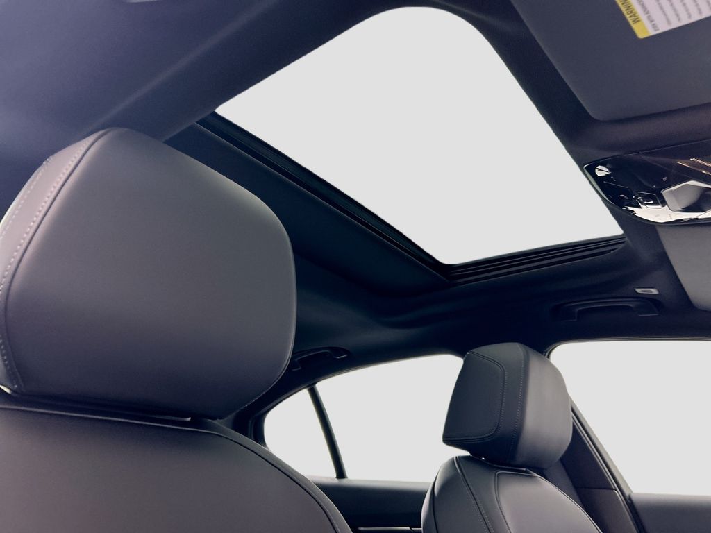 Thumbnail: 2026 BMW i5 - 17