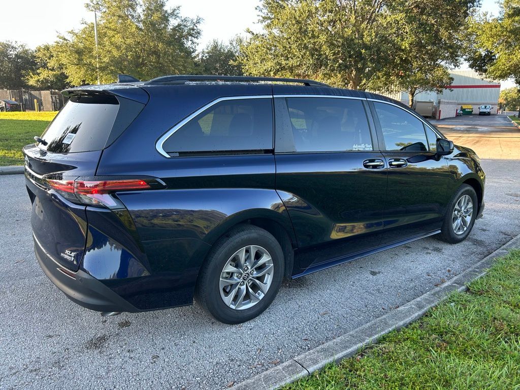 Thumbnail: 2022 Toyota Sienna - 5