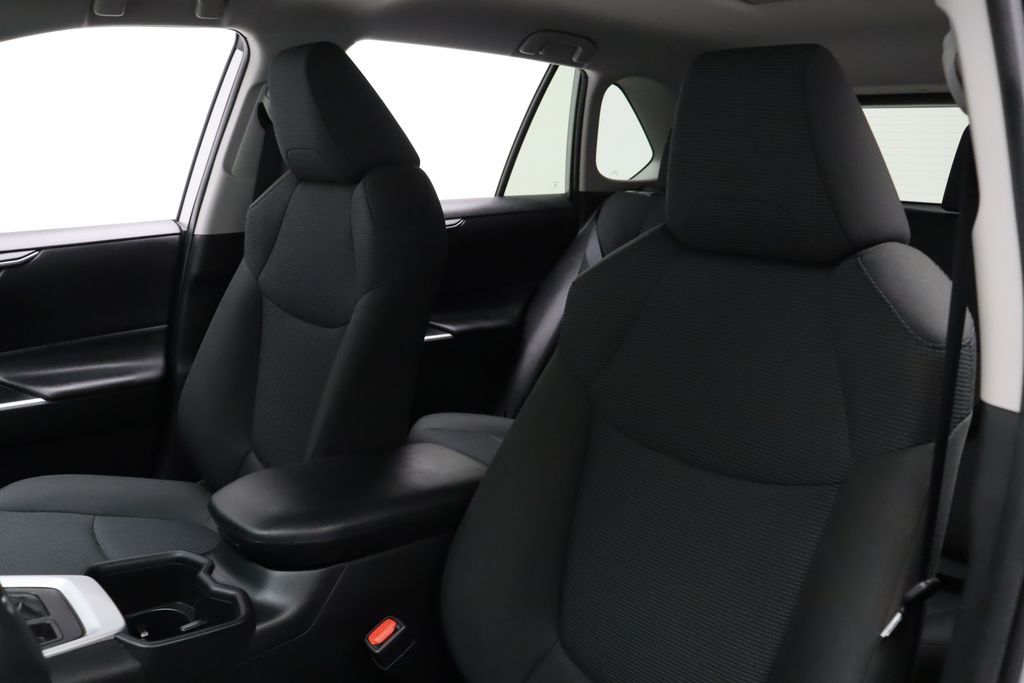 2022 Toyota RAV4 LE 13