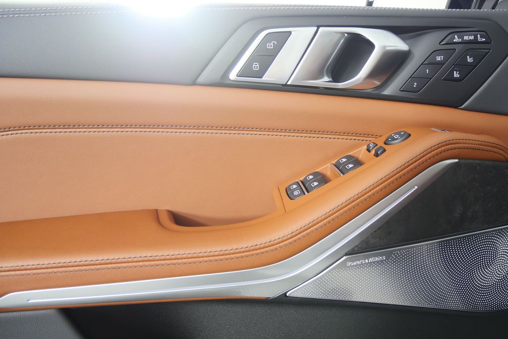 Thumbnail: 2026 BMW X7 - 9