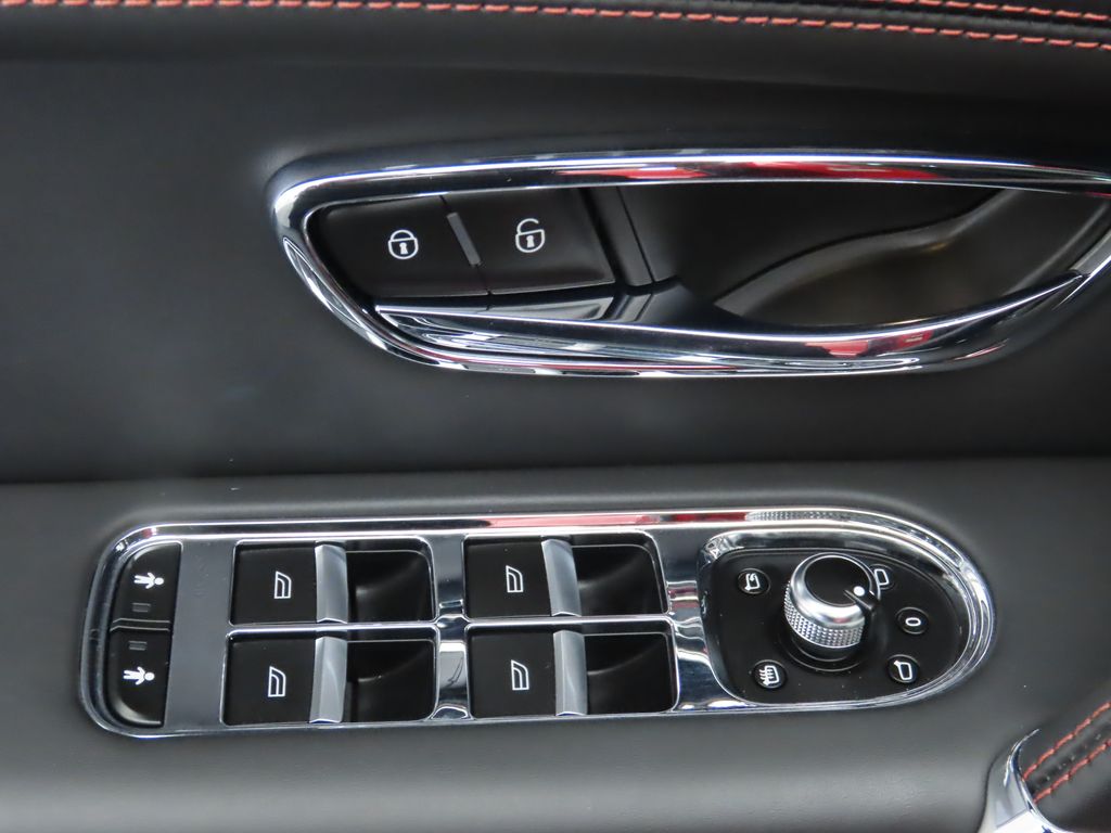 Thumbnail: 2019 Bentley Bentayga - 24