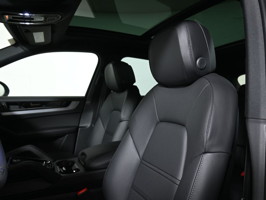 Thumbnail: 2026 Porsche Cayenne - 15