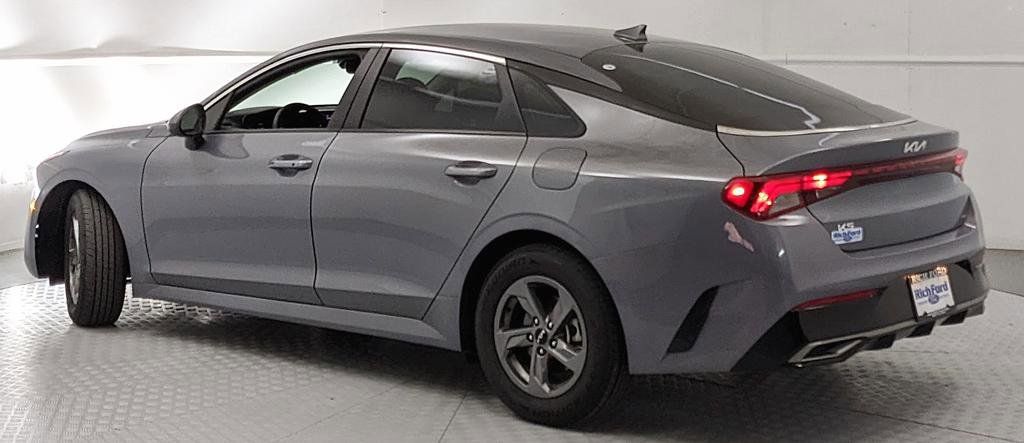 View vehicle photo 4