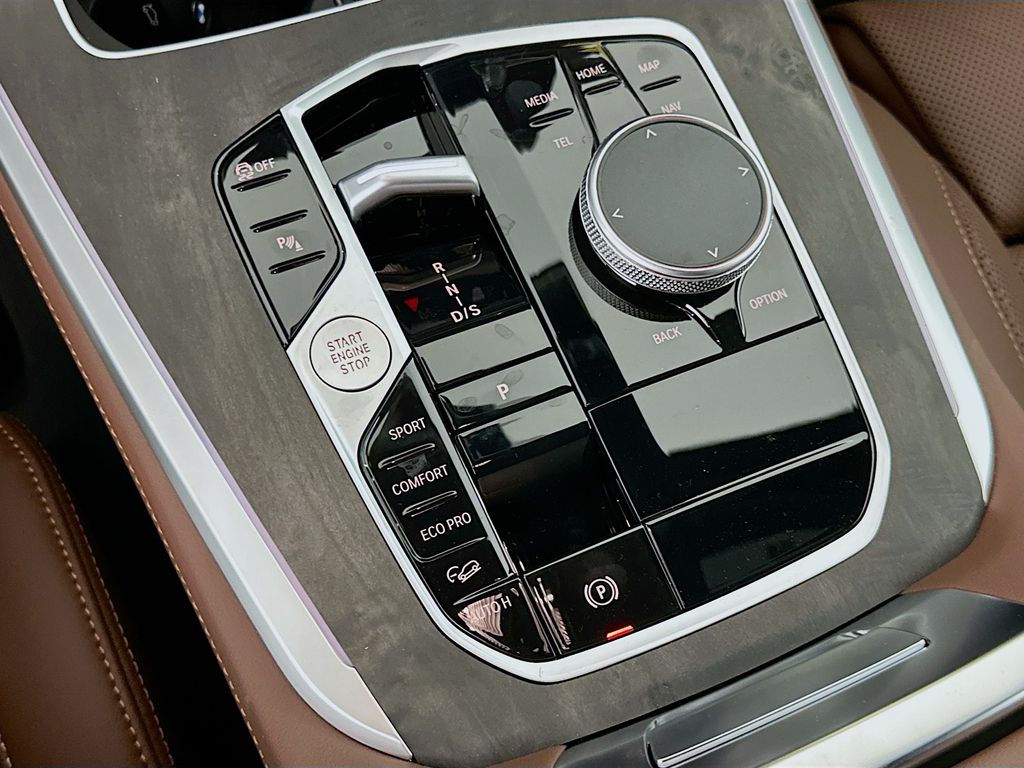 Thumbnail: 2026 BMW X5 - 15