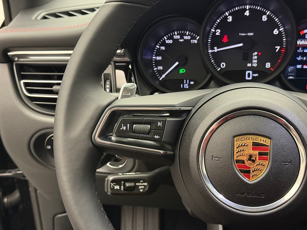 Thumbnail: 2026 Porsche Macan - 13