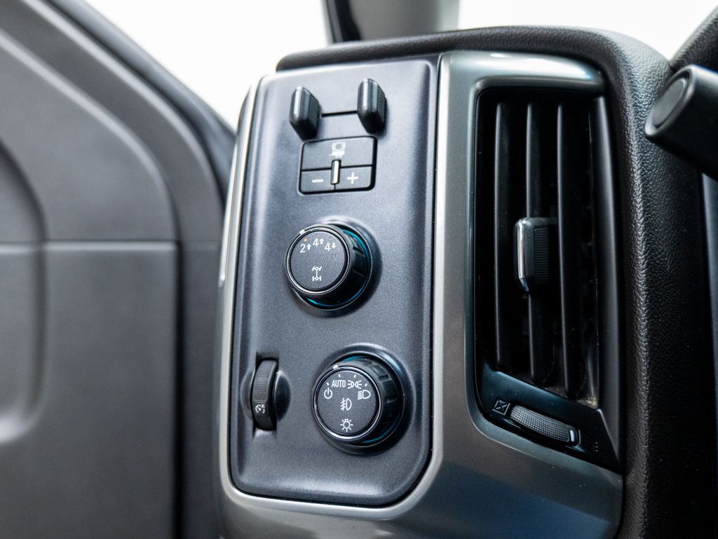 2019 White Chevrolet Silverado 2500HD LT 4X4 Truck